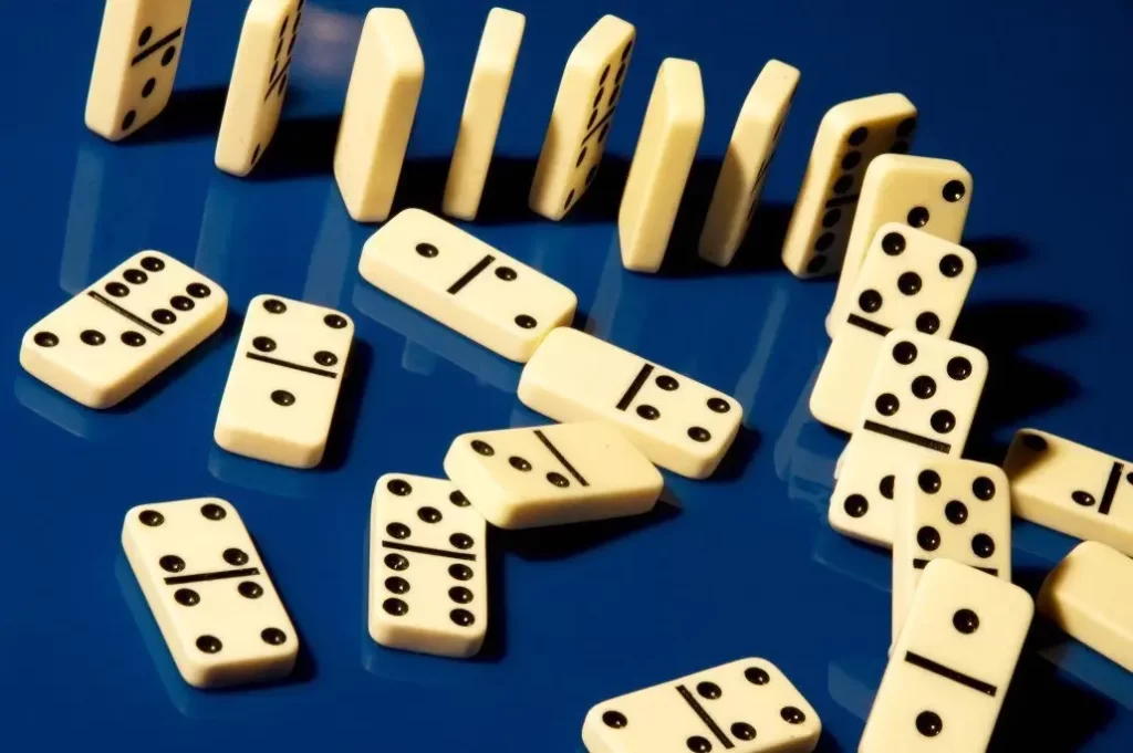 play domino